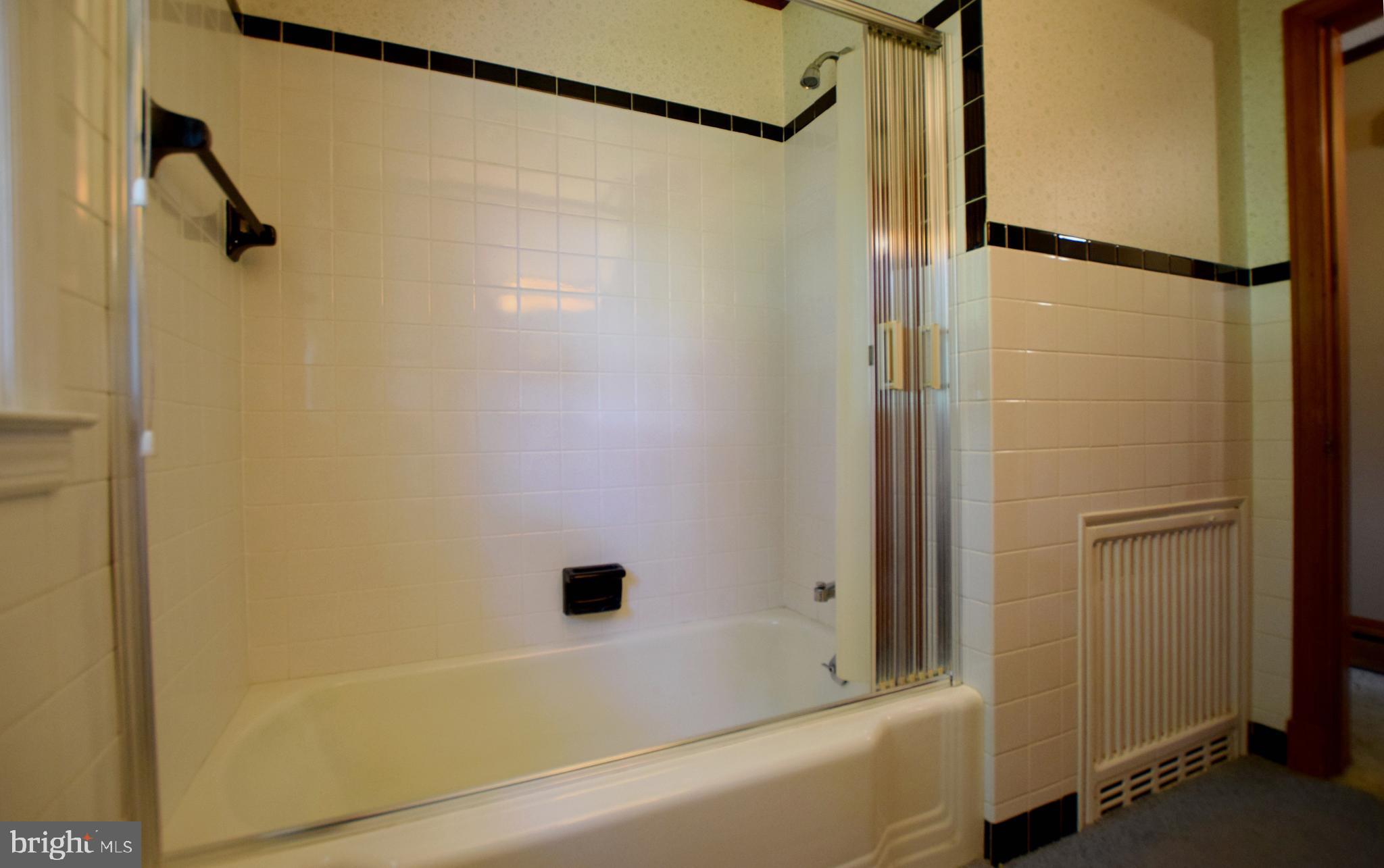 162 Hook Road Westminster, MD 21157 - Photo 26 of 44 Hall Bath Ceramic Bath