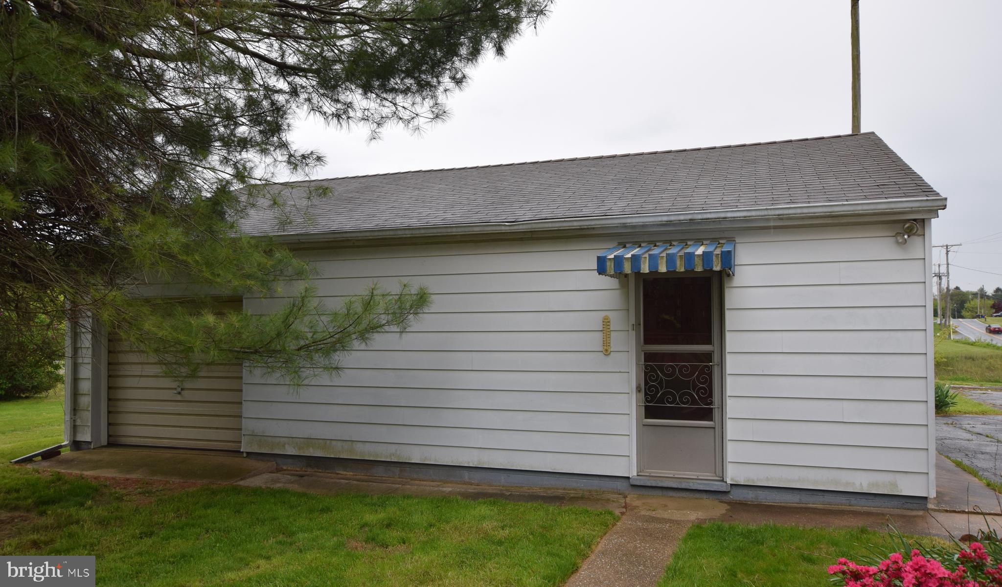 162 Hook Road Westminster, MD 21157 - Photo 38 of 44 Side View of Detached Garage