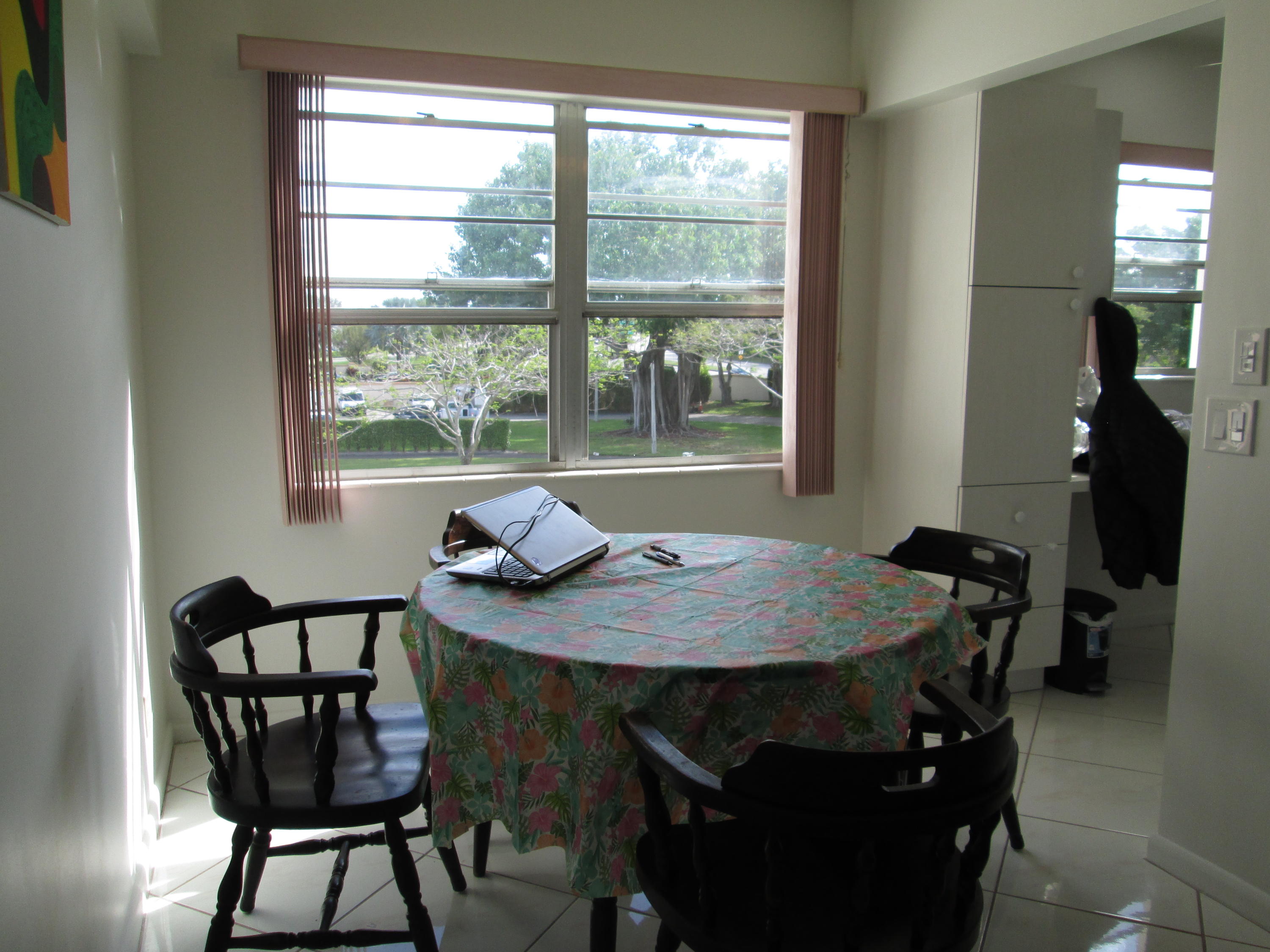 291 Suffolk F, Unit CORNER Boca Raton, FL 33434 - Photo 5 of 22 dining room