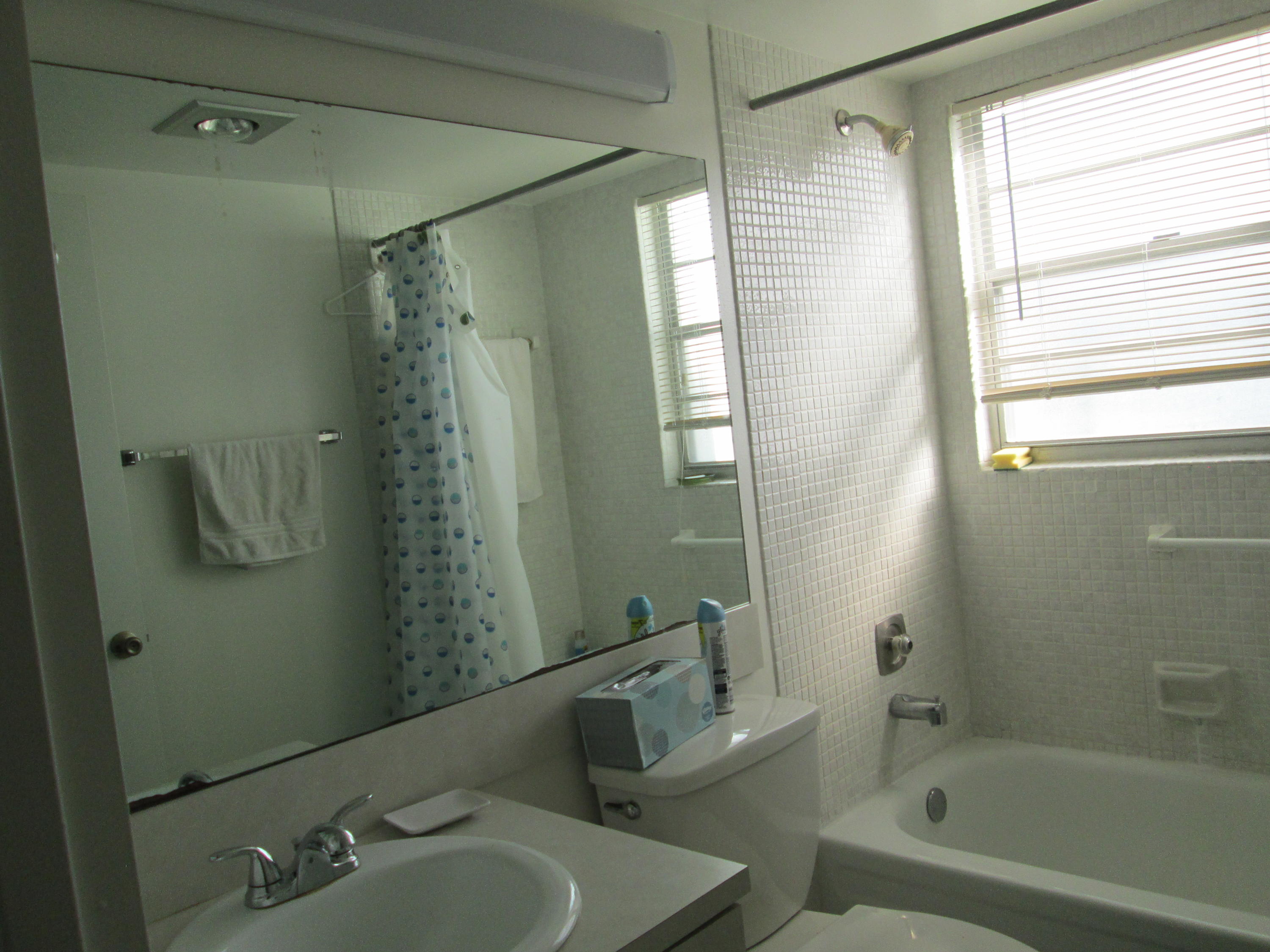 291 Suffolk F, Unit CORNER Boca Raton, FL 33434 - Photo 8 of 22 main bathroom