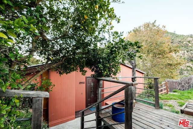 a view of an entryway with furniture