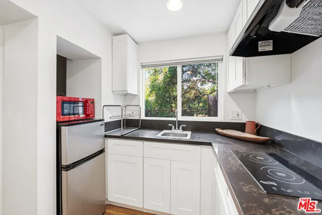 $1,099,000 | 19511 Sunken Trail, Topanga, CA 90290