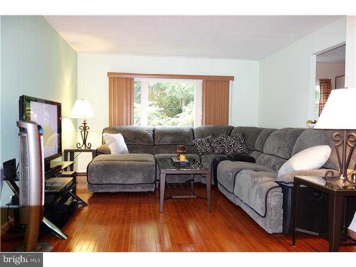 9342-44 Neil Road, Unit B Philadelphia, PA 19115 - Photo 3 of 25 Living Room