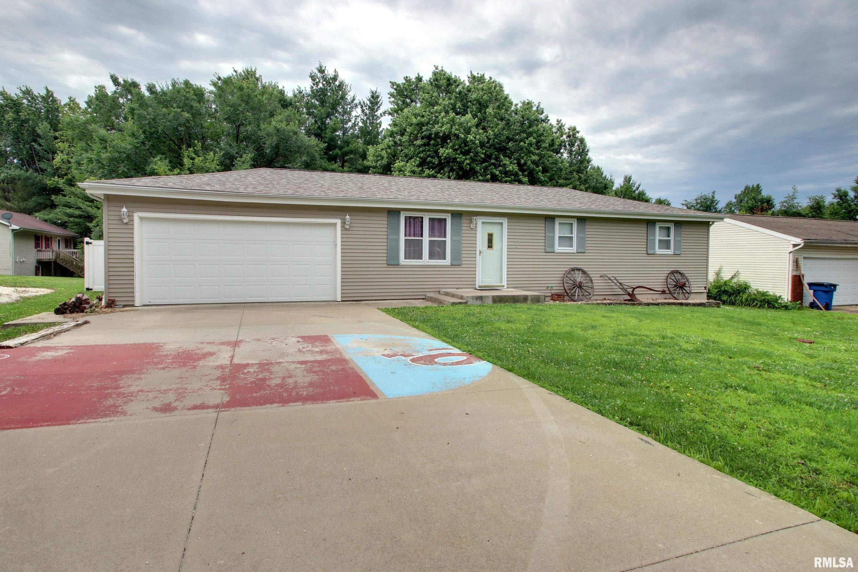 514 West Washington Street Mendon, IL 62351 - Photo 2 of 25