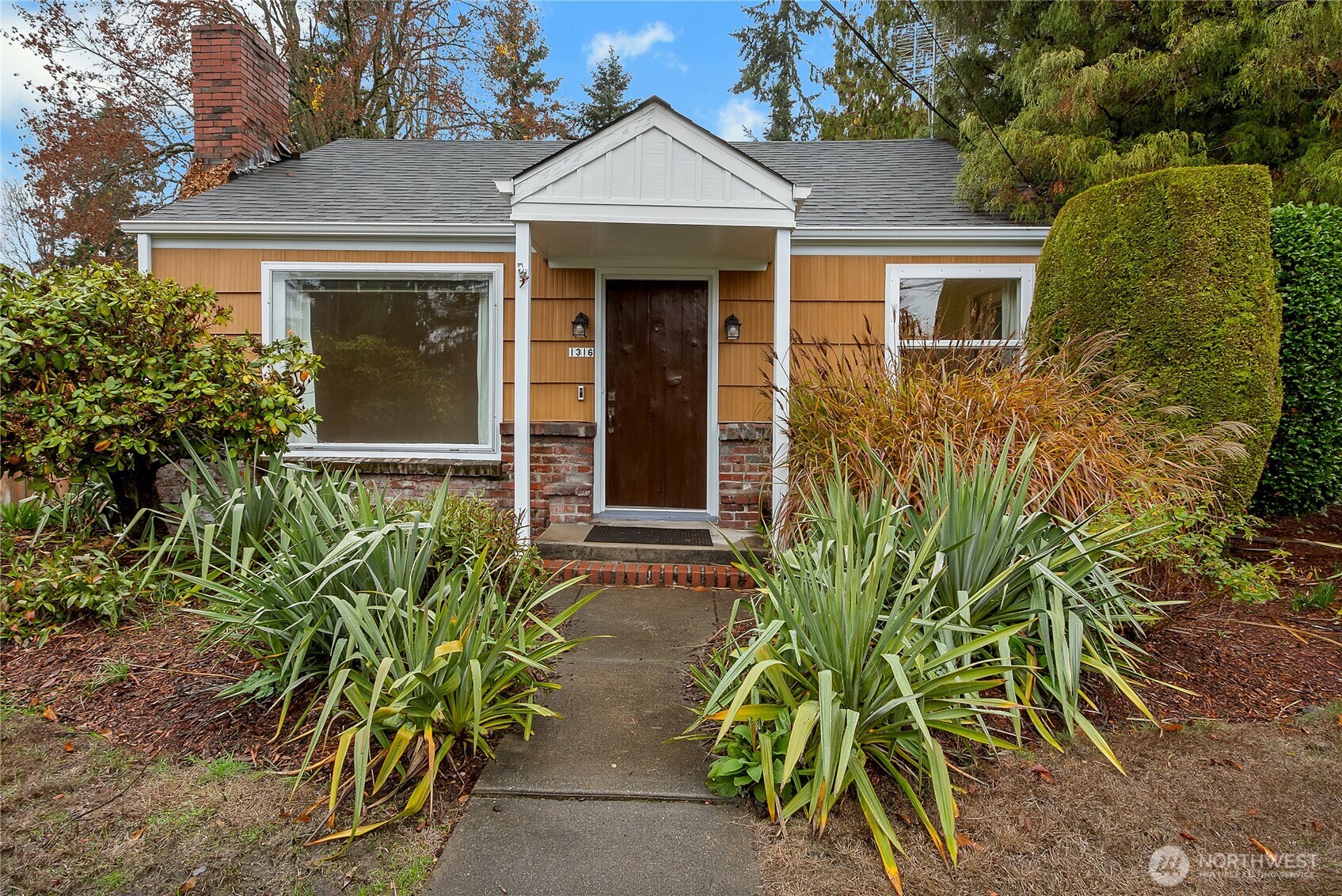 1316 Southwest 116th Street Seattle, WA 98146 - Photo 1 of 26 Gallery Image 1