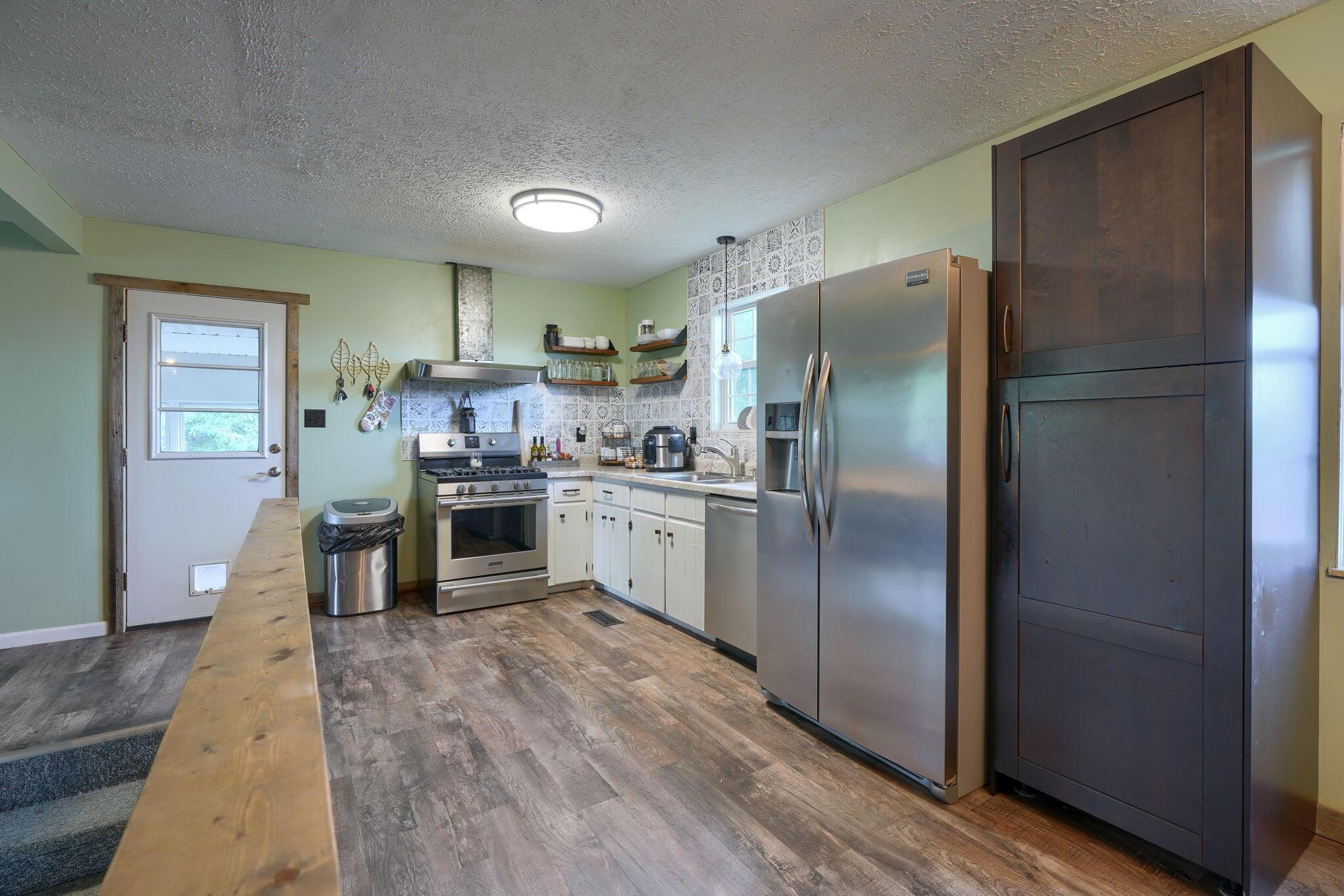 27837 Locust Grove Road McArthur, OH 45651 - Photo 23 of 73 35. Kitchen (3)