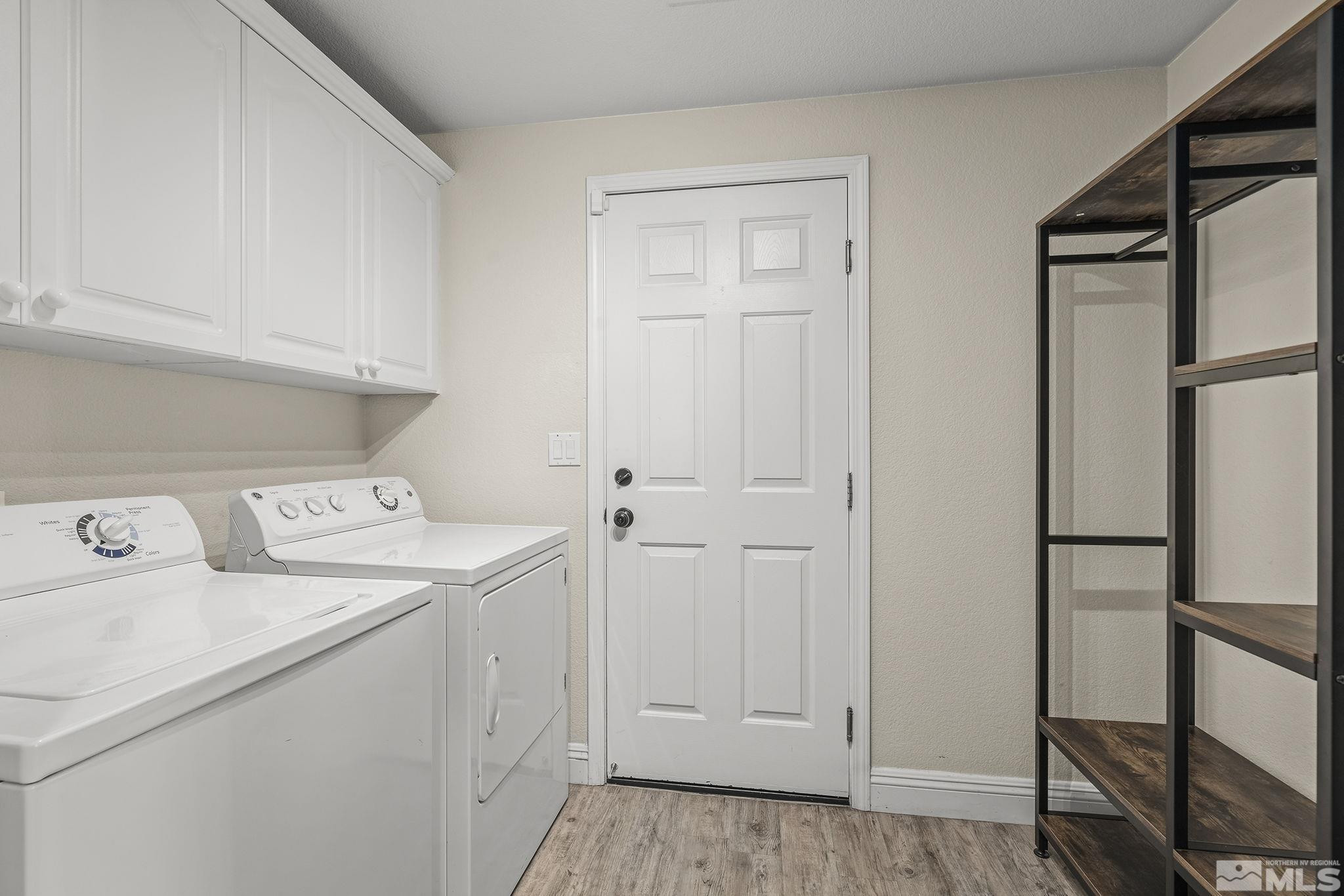 1755 Cavern Drive Reno, NV 89521 - Photo 4 of 25 a utility room with dryer and washer