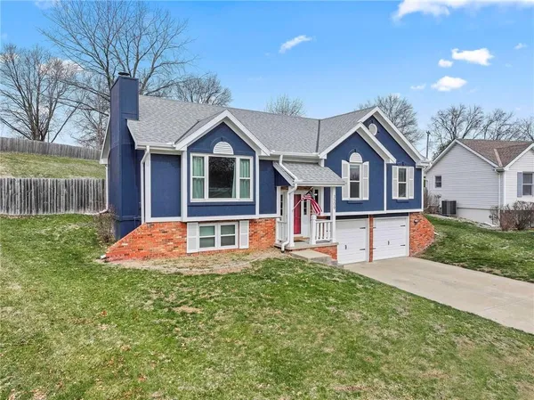 $349,000 | 3509 Robin Lane, St. Joseph, MO 64506