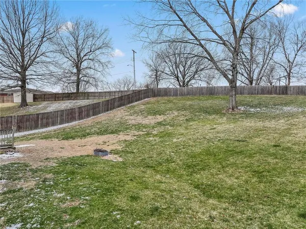 $349,000 | 3509 Robin Lane, St. Joseph, MO 64506