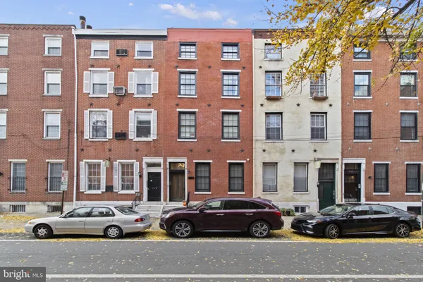 $1,800 | 418 South 15th Street, Unit 2F, Philadelphia, PA 19146