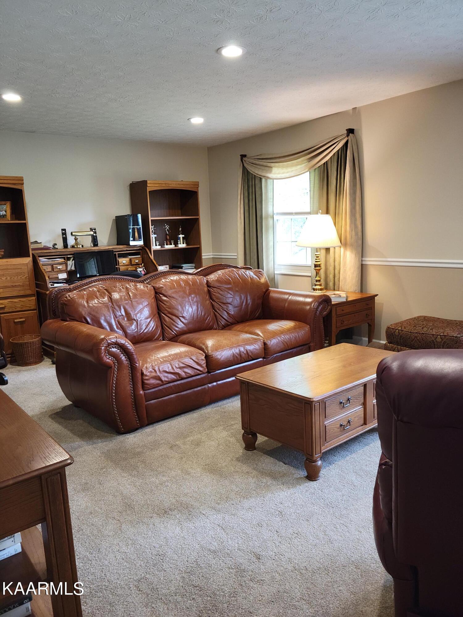 111 Tidewater Lane Oak Ridge, TN 37830 - Photo 6 of 37 Living Room