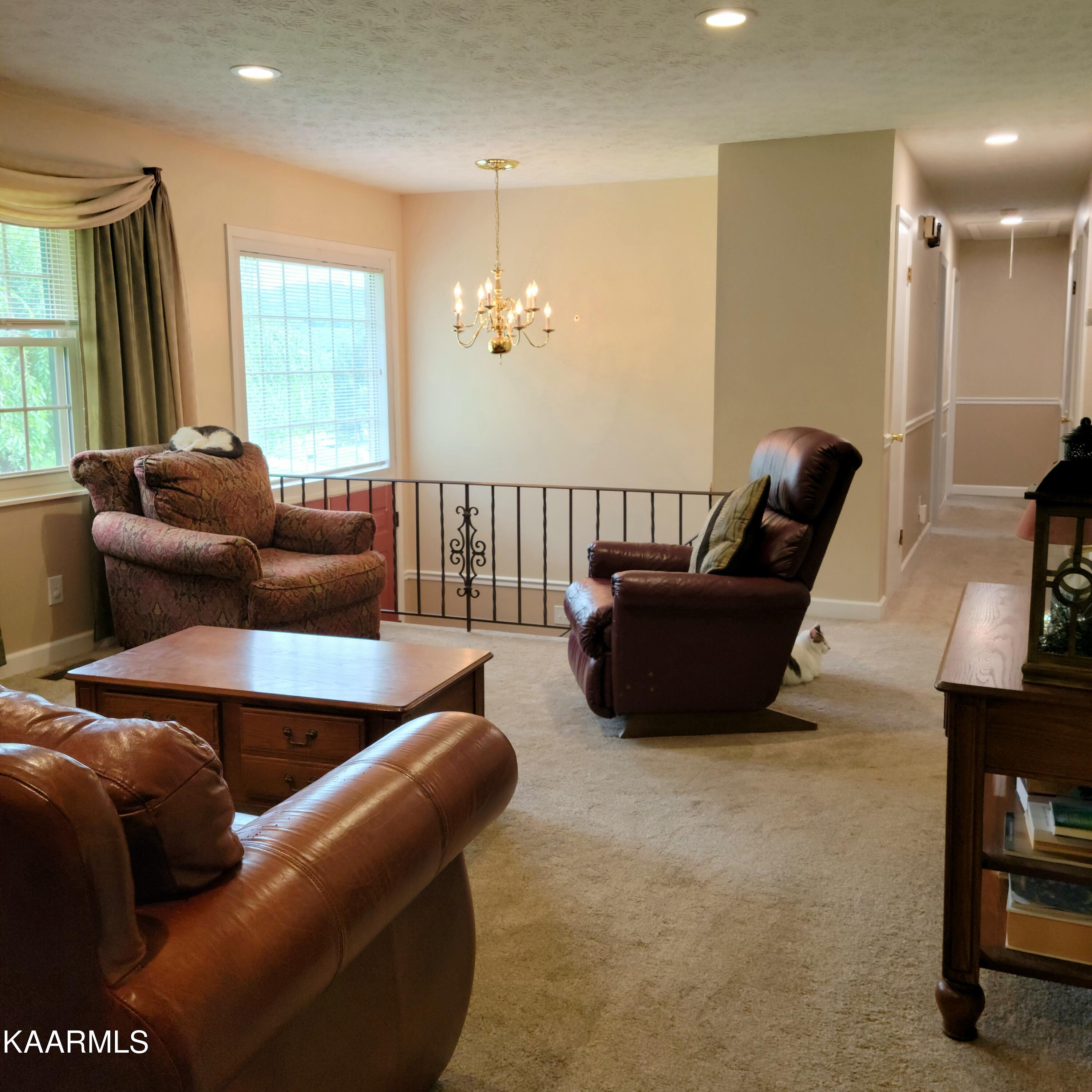 111 Tidewater Lane Oak Ridge, TN 37830 - Photo 7 of 37 Living Room