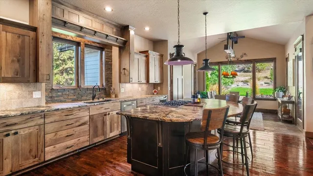 $1,999,000 | 13606 North Riverbluff Lane, Spokane, WA 99208