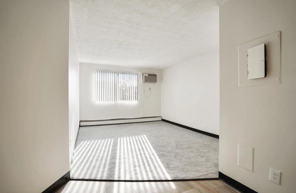 35 Log Street, Unit 3D Manchester, NH 03102 - Photo 6 of 8