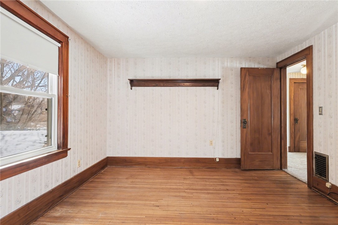 35 Hathaway Road Irondequoit, NY 14617 - Photo 17 of 26 Primary Bedroom