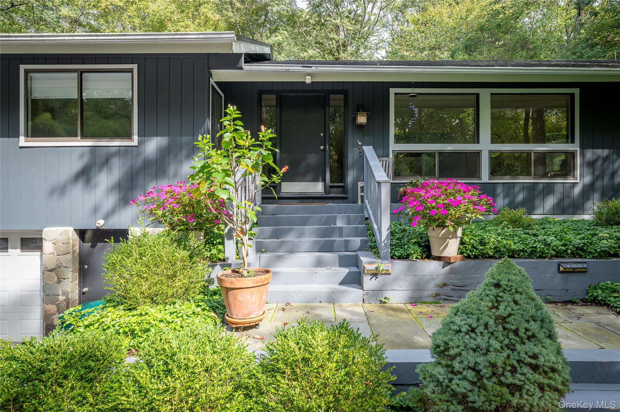 29 Alice Road Mount Kisco, NY 10549 - Photo 2 of 24 Property entrance