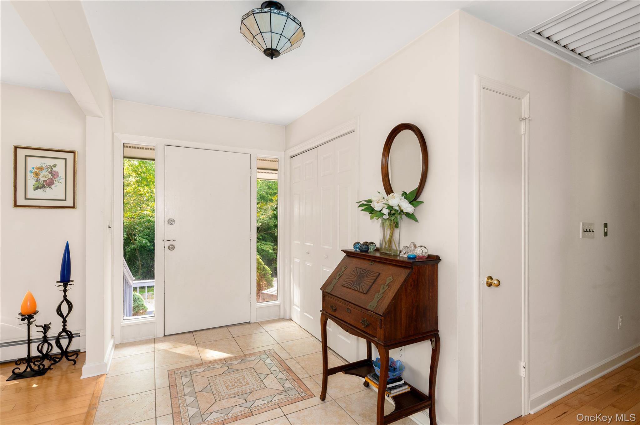 29 Alice Road Mount Kisco, NY 10549 - Photo 5 of 24 Entryway