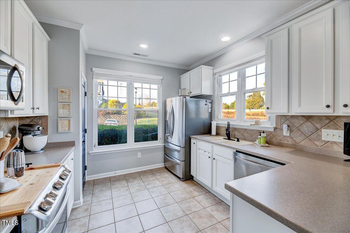 2352 Putters Way Raleigh, NC 27614 - Photo 14 of 39 Kitchen