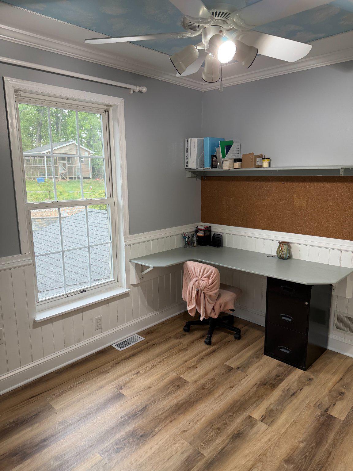 4001 Young Road Manchester, MD 21102 - Photo 31 of 65 Upper bedroom 2 floating desk.