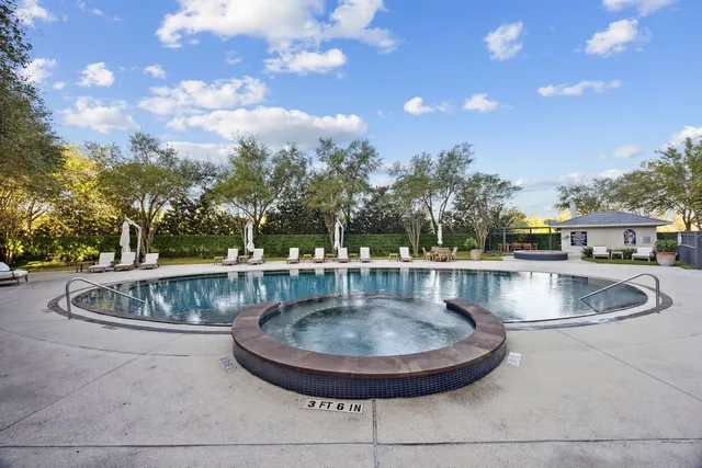 a view of a fountain with fountain in the middle