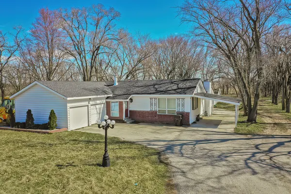 a view of a yard in front of a house