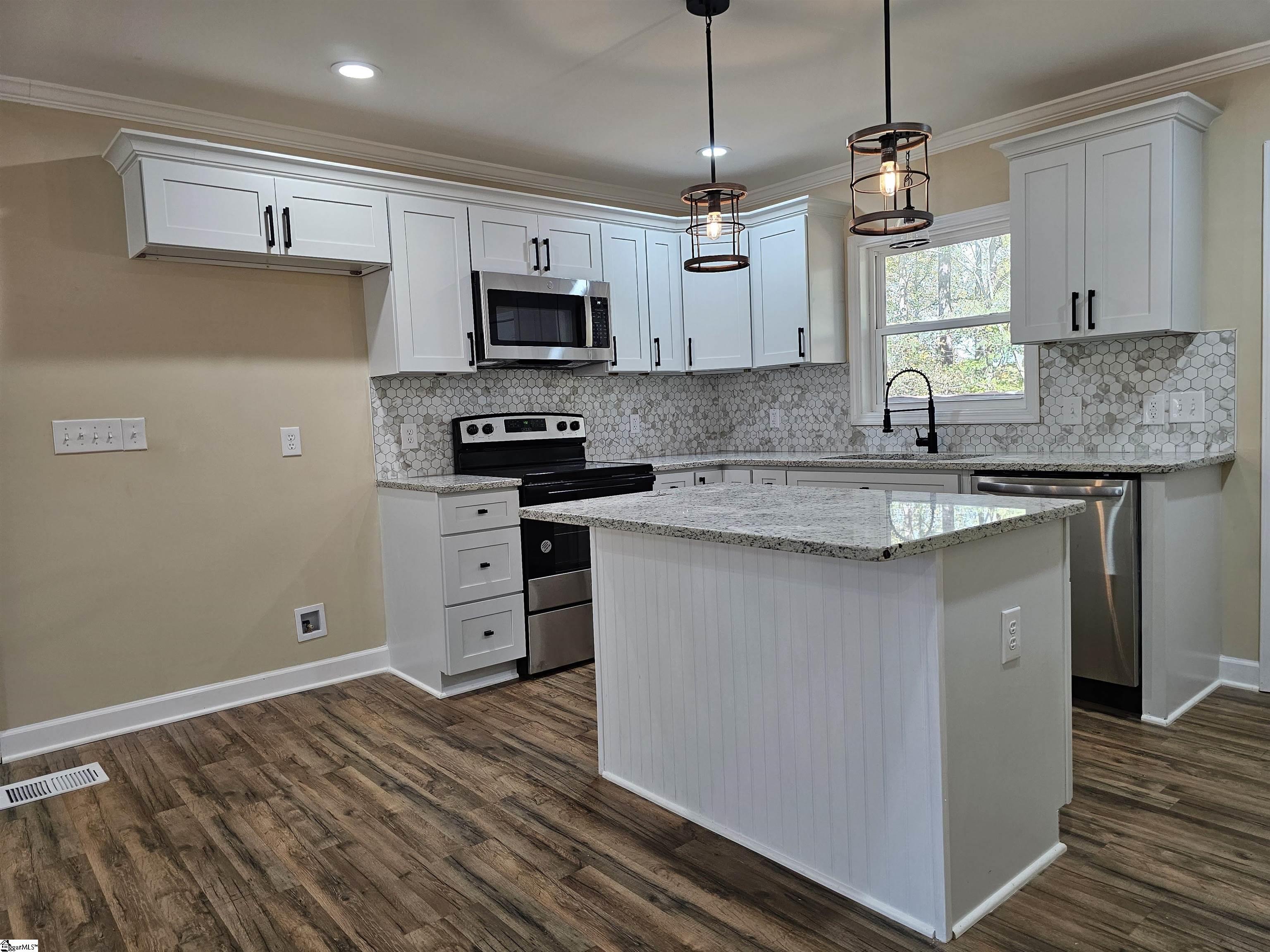 203 Charing Cross Road Taylors, SC 29687 - Photo 3 of 26 Gallery Image 3
