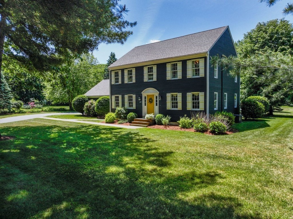 149 Chestnut Street Hudson, MA 01749 - Photo 3 of 42 Gallery Image 3