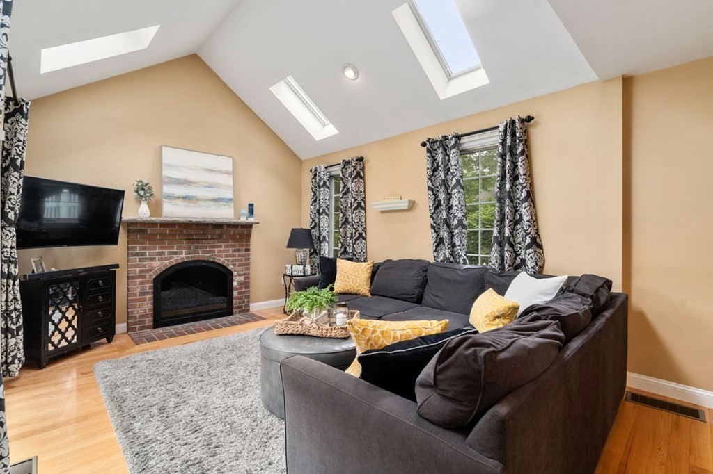 149 Chestnut Street Hudson, MA 01749 - Photo 7 of 42 Gallery Image 7