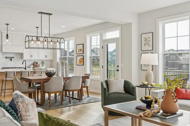 $934,750 | 5527 Scenic Loop Run, Victoria, MN 55318