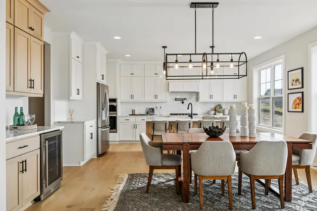 $934,750 | 5527 Scenic Loop Run, Victoria, MN 55318