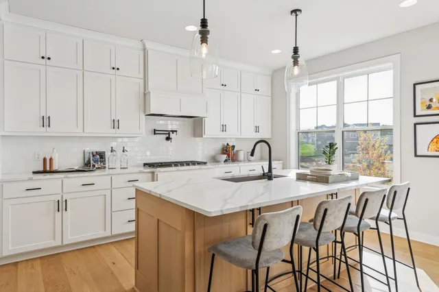 $934,750 | 5527 Scenic Loop Run, Victoria, MN 55318