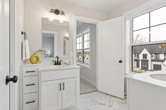 $934,750 | 5527 Scenic Loop Run, Victoria, MN 55318