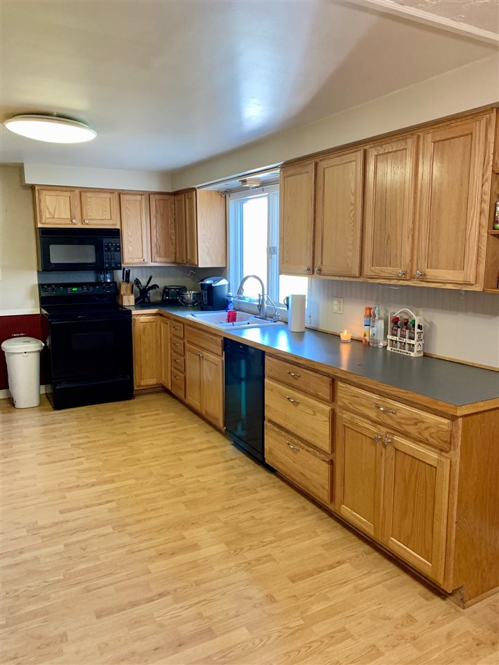 9191 South Durand Road Durand, MI 48429 - Photo 3 of 18 50028649-2.JPG
