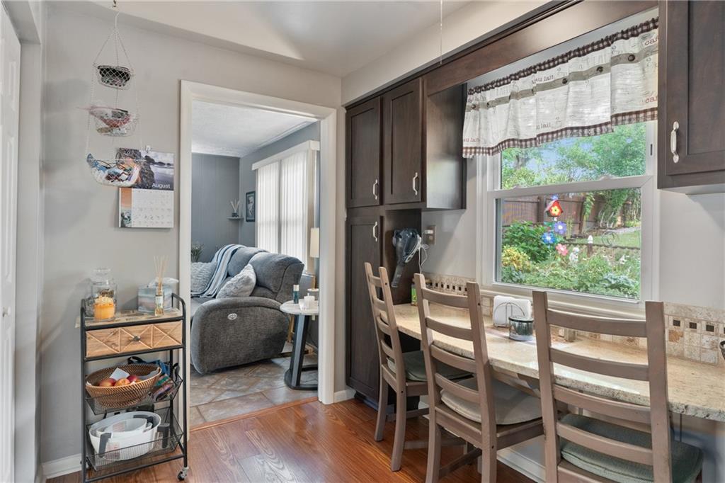 176 North Jamestown Road Coraopolis, PA 15108 - Photo 18 of 44 The perfect place for bills or breakfast!