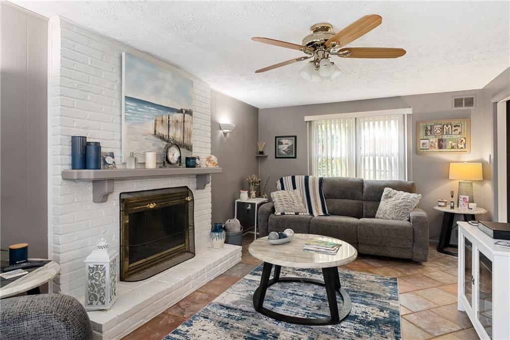 176 North Jamestown Road Coraopolis, PA 15108 - Photo 22 of 44 Gallery Image 22