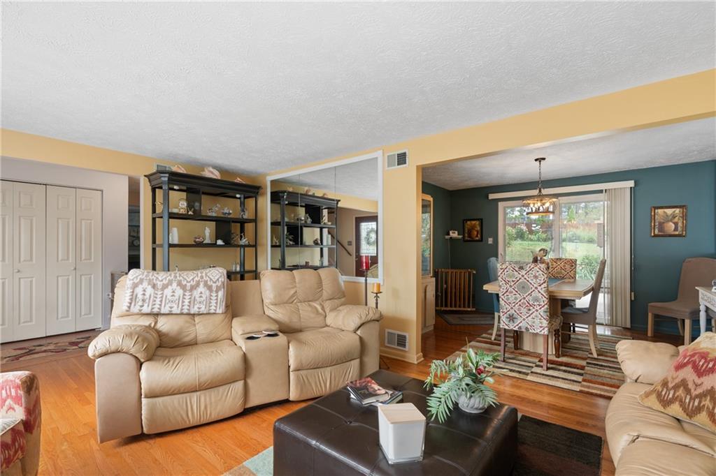 176 North Jamestown Road Coraopolis, PA 15108 - Photo 23 of 44 Spacious living room