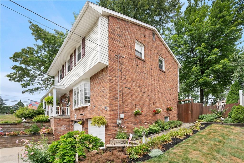 176 North Jamestown Road Coraopolis, PA 15108 - Photo 3 of 44 Gallery Image 3