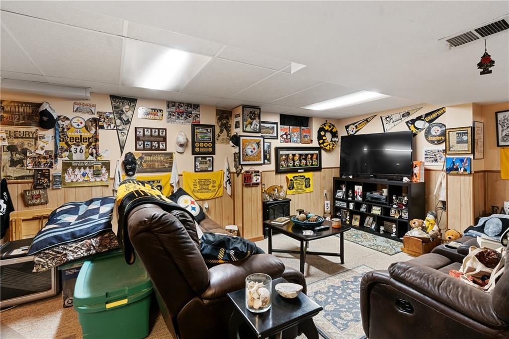 176 North Jamestown Road Coraopolis, PA 15108 - Photo 40 of 44 Game day ready!
