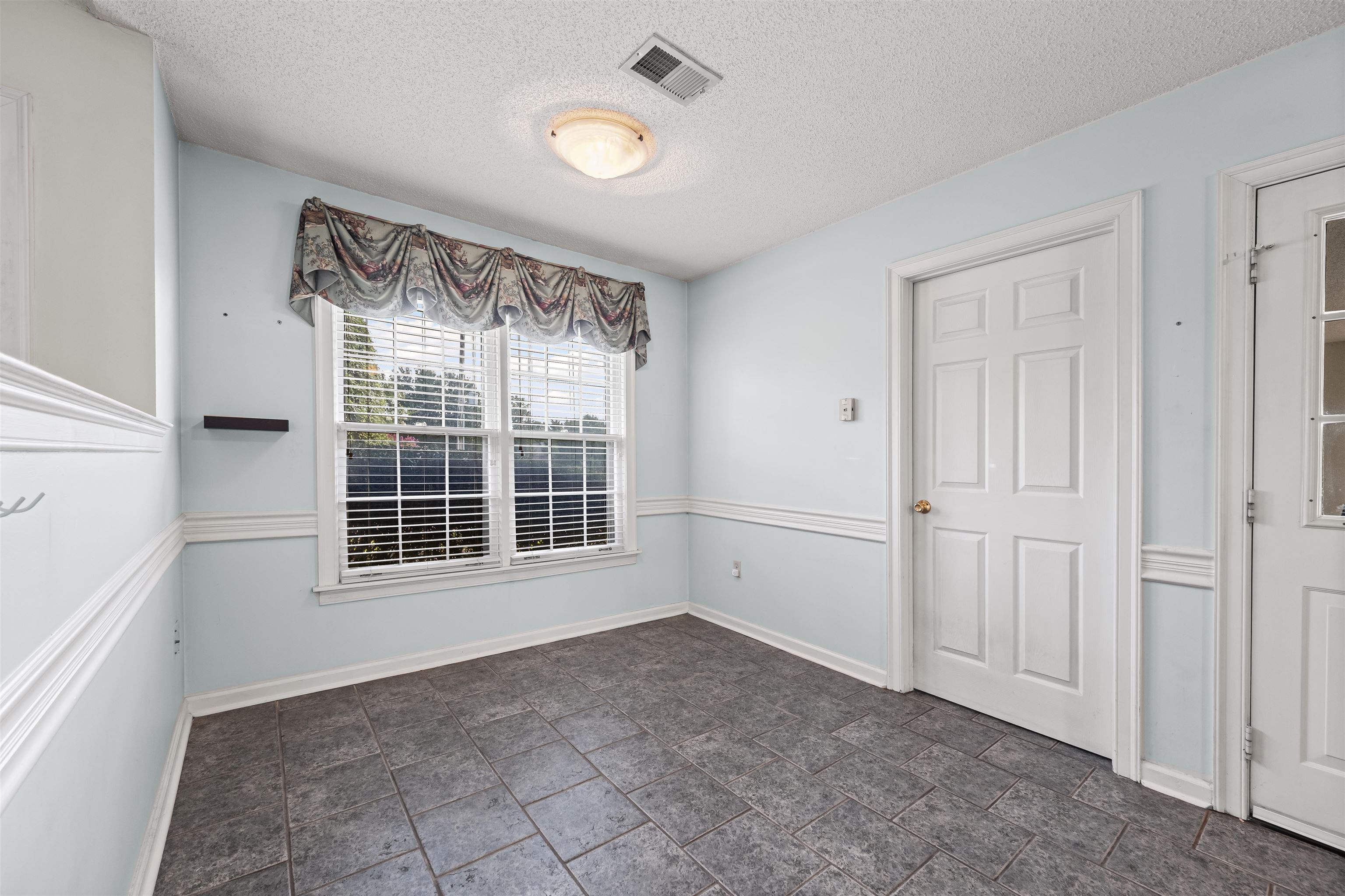 8645 Bazemore Road Memphis, TN 38018 - Photo 11 of 28 Empty room featuring a textured ceiling and baseboards