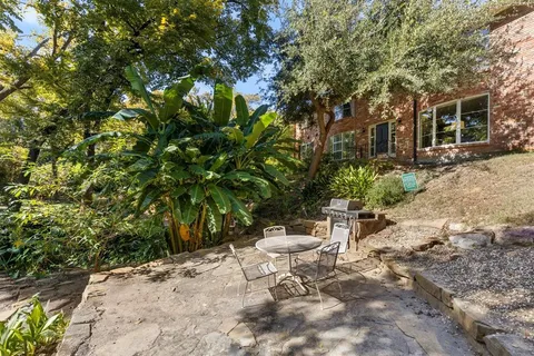 a view of a outdoor space