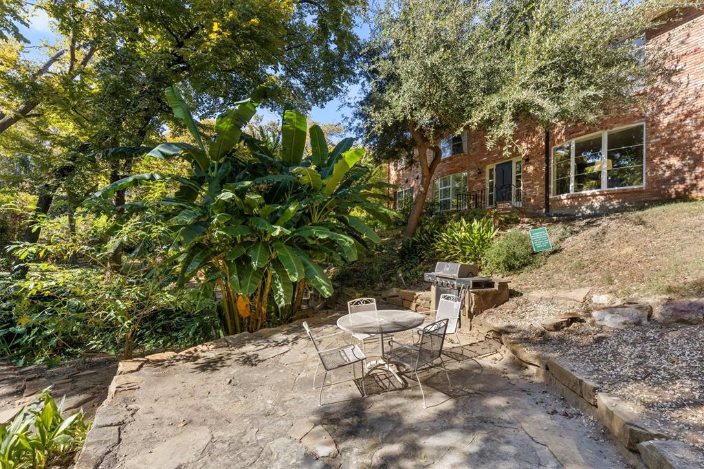 3012 Mahanna Springs Drive, Unit A Dallas, TX 75235 - Photo 24 of 29 a view of a backyard of the house