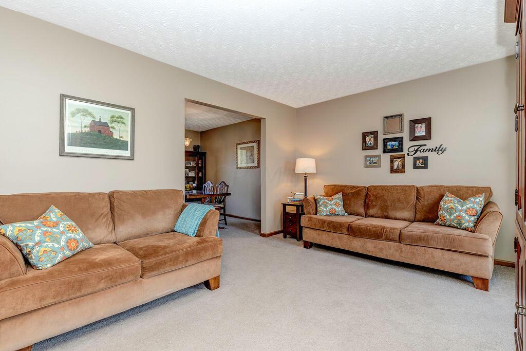 436 Barrington Ridge Pataskala, OH 43062 - Photo 6 of 62 Gallery Image 6