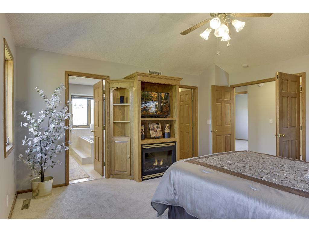 8436 Quail Hill Road Maple Grove, MN 55311 - Photo 12 of 24 Gallery Image 12