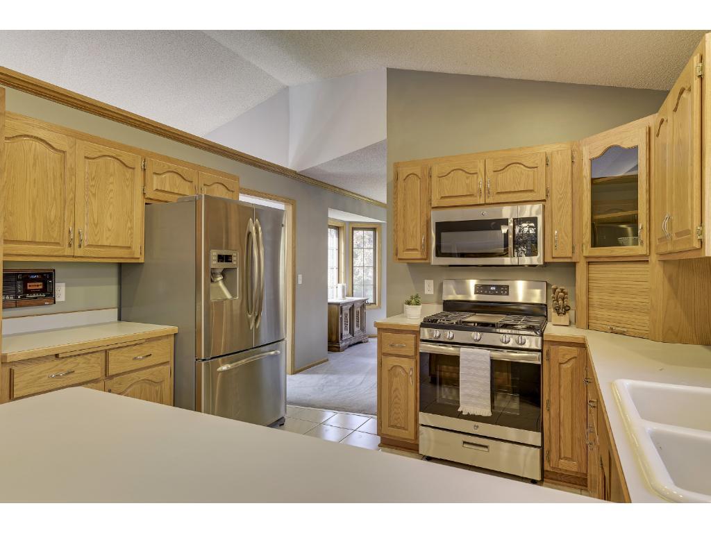 8436 Quail Hill Road Maple Grove, MN 55311 - Photo 3 of 24 Gallery Image 3