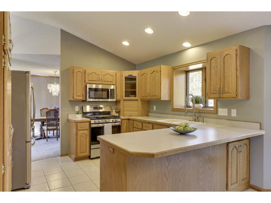 8436 Quail Hill Road Maple Grove, MN 55311 - Photo 4 of 24 Gallery Image 4