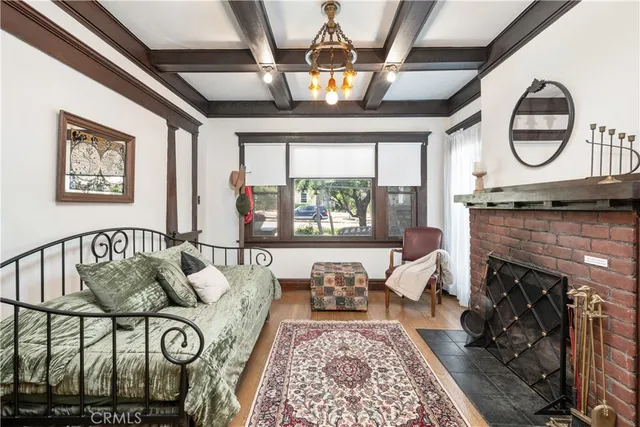 a view of an entryway with workspace