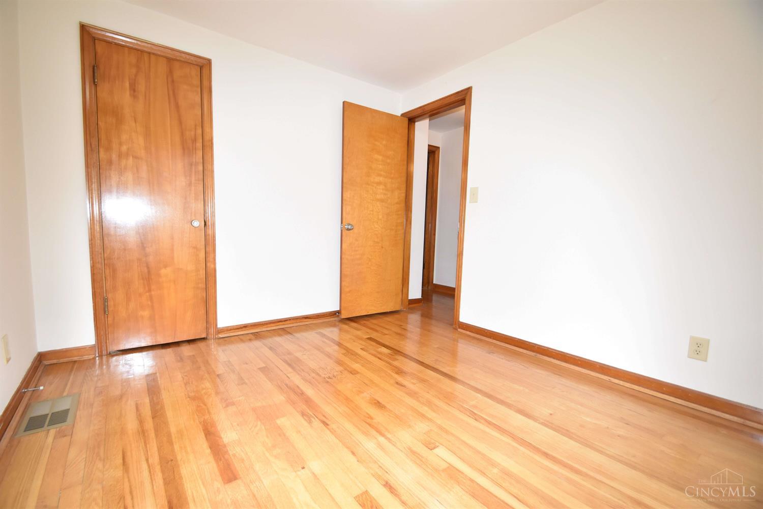 5932 Blue Rock Road Cincinnati, OH 45247 - Photo 11 of 23 Gallery Image 11