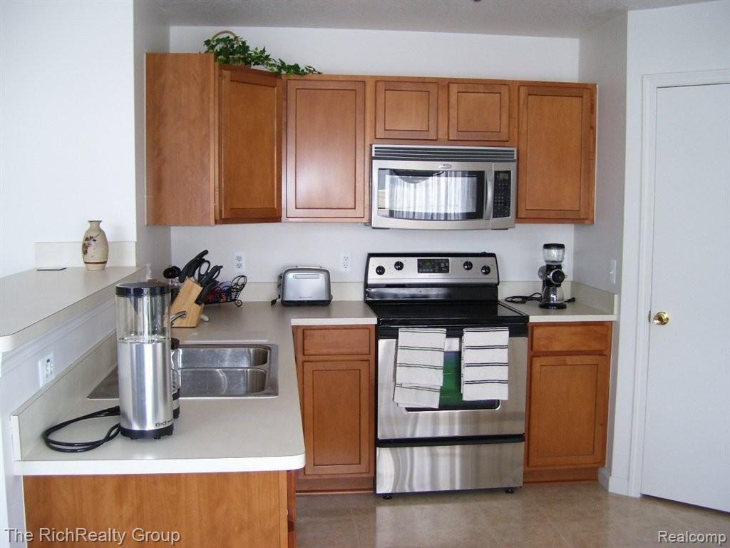 23362 Sunset Road, Unit 19 Taylor, MI 48180 - Photo 2 of 6 KITCHEN.JPG