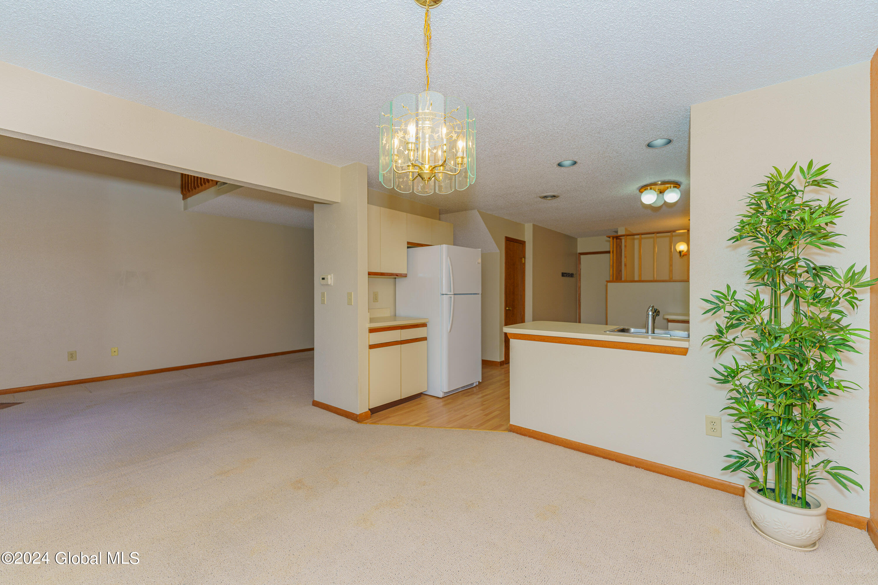 65 Harvard Road Colonie, NY 12189 - Photo 13 of 38 3 Diningroom 2