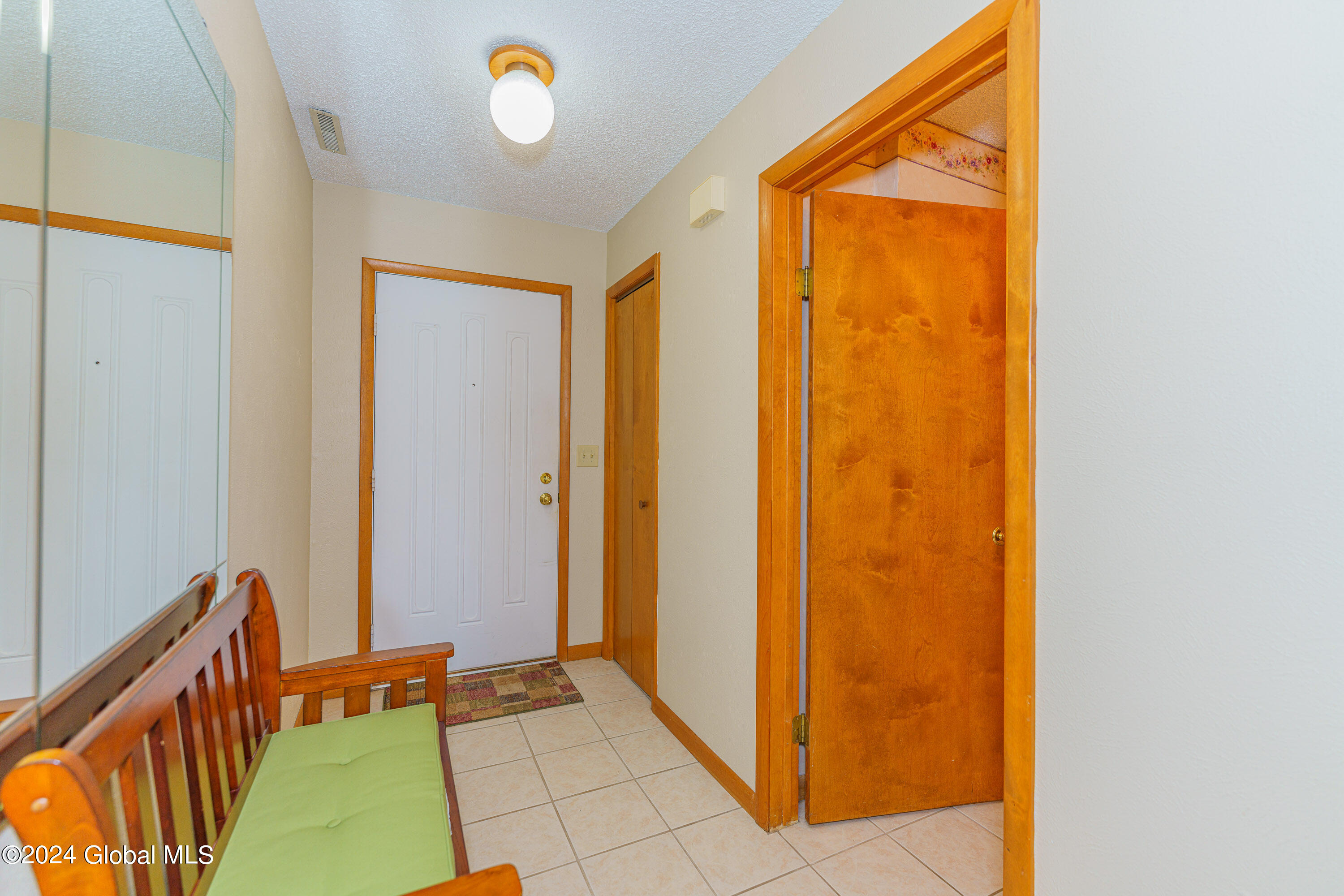 65 Harvard Road Colonie, NY 12189 - Photo 3 of 38 1 Entryway